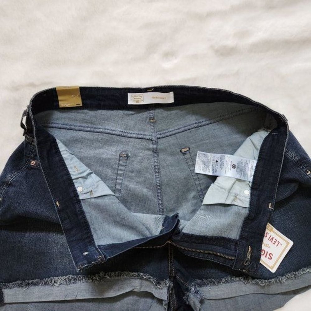Levis Womens Jean Shorts Blue Denim High Rise 3" Shorts Frayed Hem 35W - Picture 2 of 9